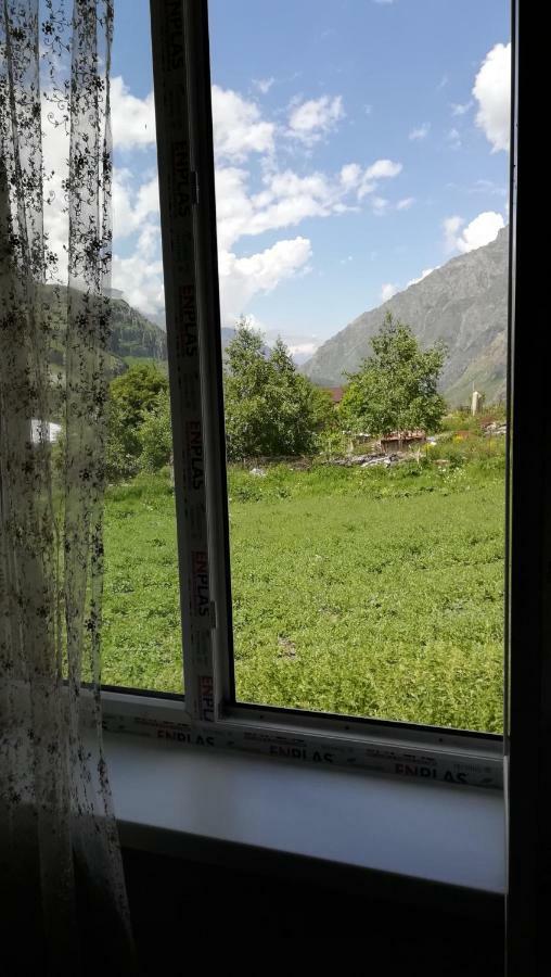 The White House Hotel Kazbegi Luaran gambar